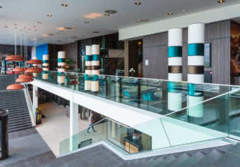 QbiQ iQ VIEW V-Line Balustrades Hoorn Van Der Valk Hotel profiel in kleur