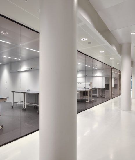 Enkelglas systeemwanden bij Plus Ultra Leiden